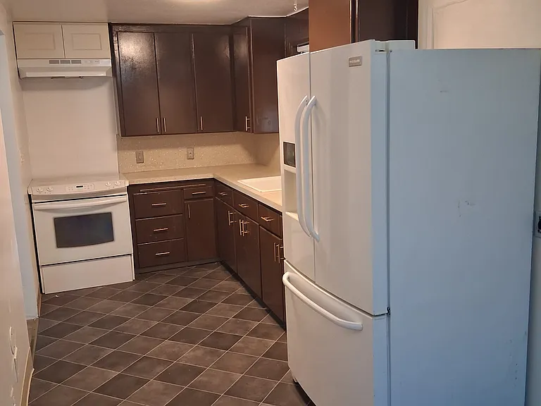 2425 SW Barton St — Photo 3