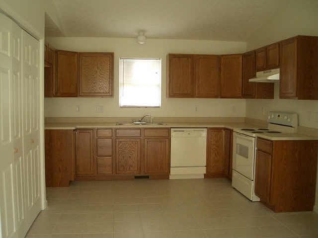 2nd image of 317 E Illinois St