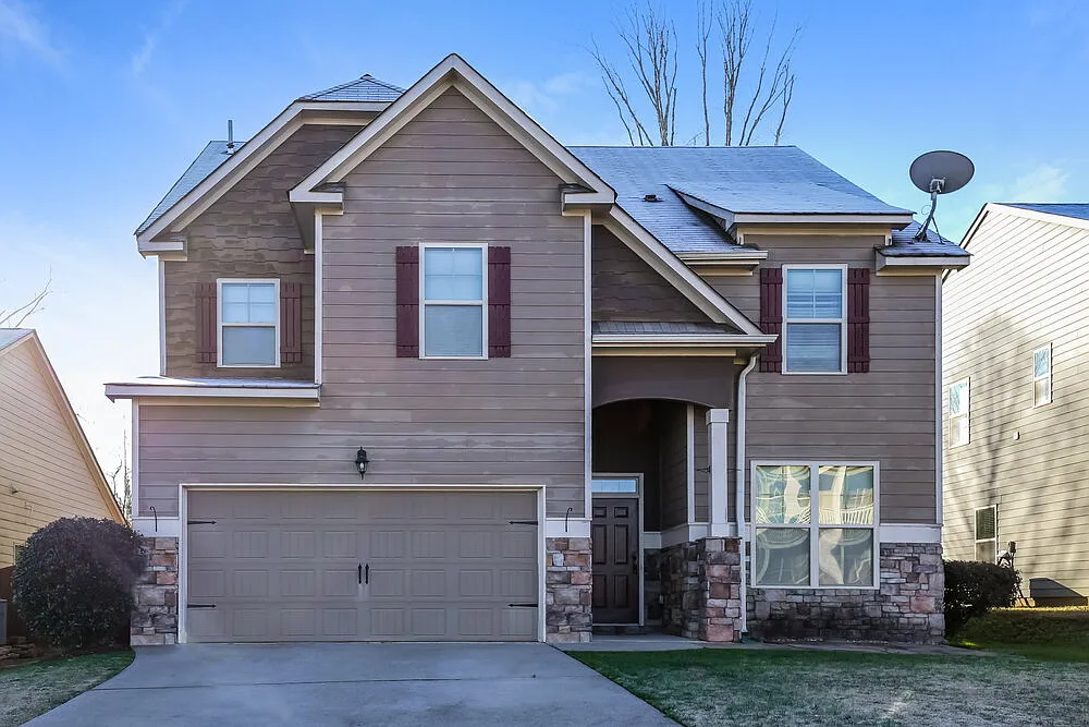 4 bed, 2.5 bath, 2570 sqft, $2,745 — Photo 1