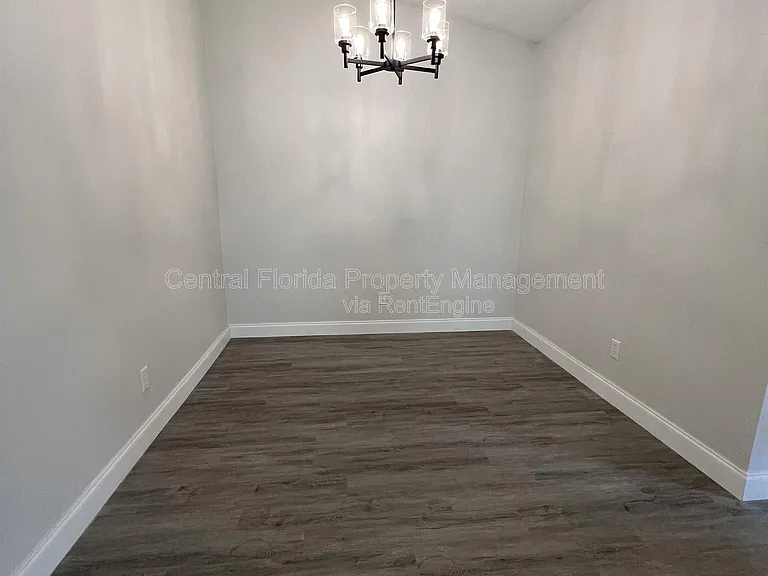 916 Robinhood Ct — Photo 6