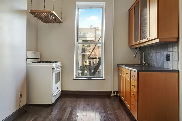 Rented by Twyford Real Estate | media 8