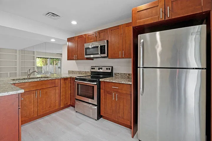 2 bed, 1055 sqft, $2,750 — Photo 3