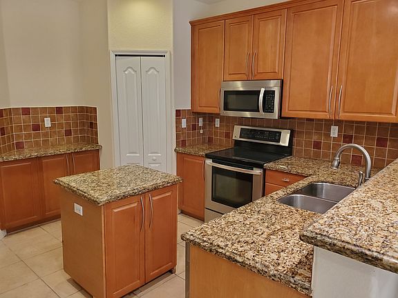 5th image of 5471 NW 113th Pl