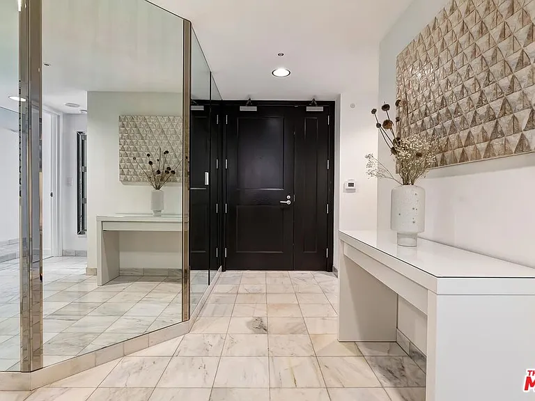 10520 Wilshire Blvd #1207 — Photo 21