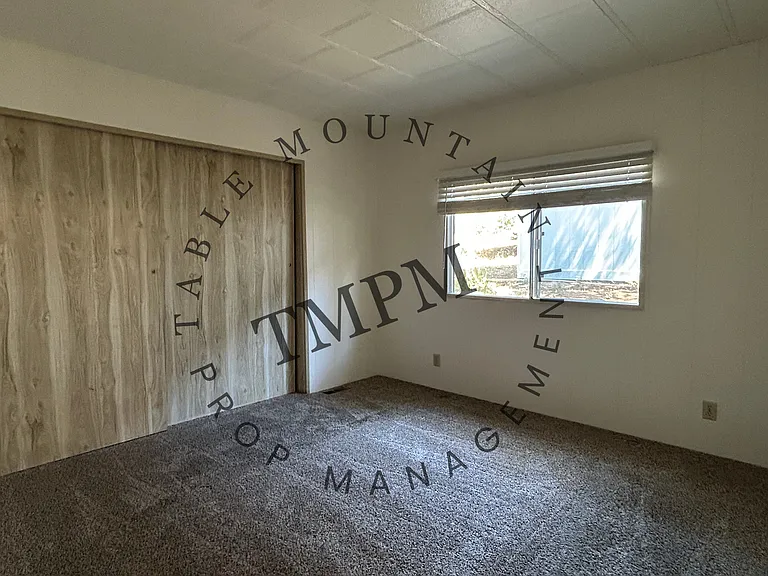 373 Lodgeview Dr — Photo 9