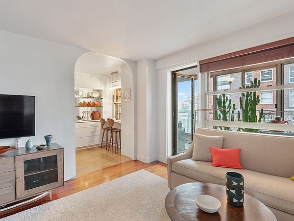 3rd image of 70 La Salle St APT 10G