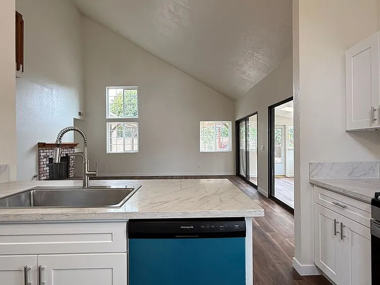 1422 Eagle Ct — Photo 15
