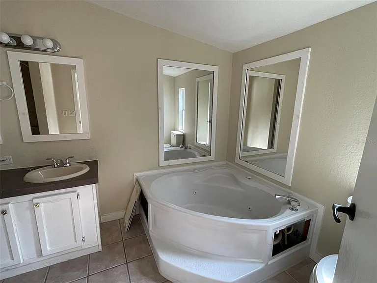 13716 NE County Road 1471 — Photo 6