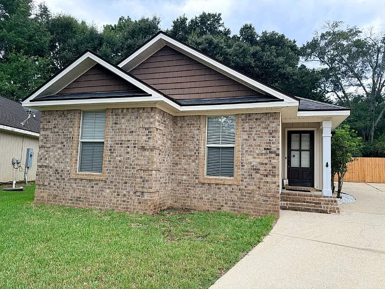 18 Breydon Ct — Photo 1
