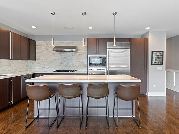 3rd image of 15 S Racine Ave APT 2N