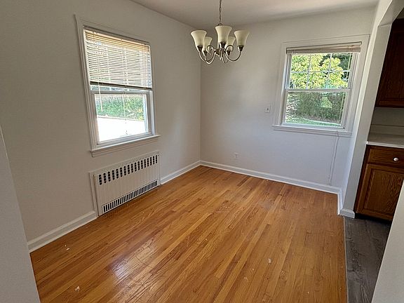 5th image of 42 Sedgwick Ave #2