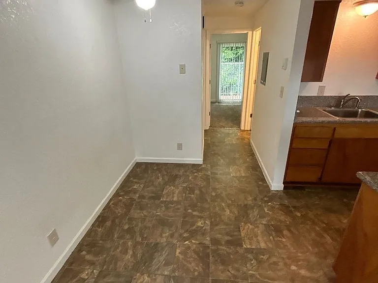1015 5th Ave SW #14 — Photo 5