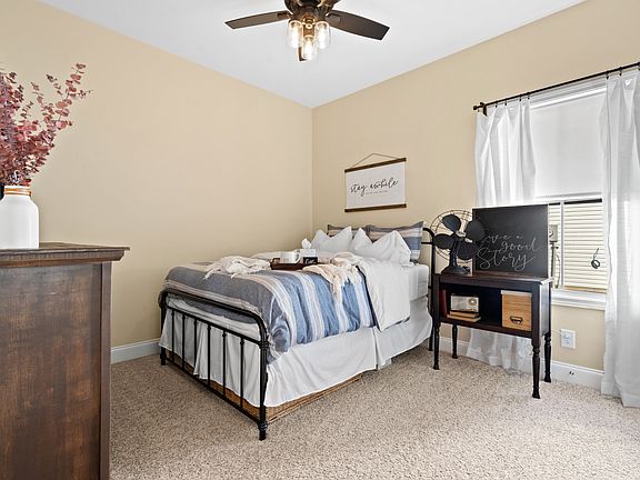 5th image of 1128 Eagles Bluff Dr