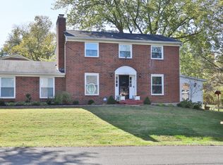 10010 Clearcreek Way, Louisville, KY 40223