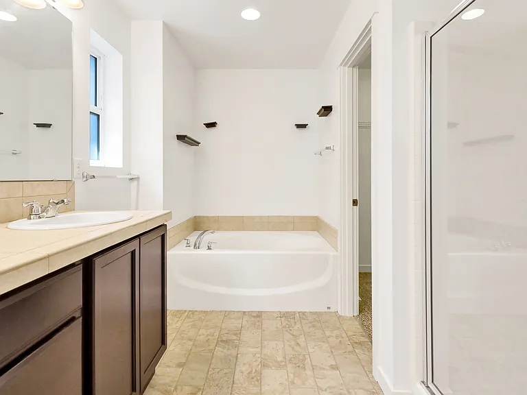 118 202nd Pl SW — Photo 8