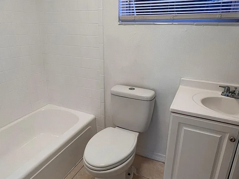 27 N San Remo Ave #A — Photo 15