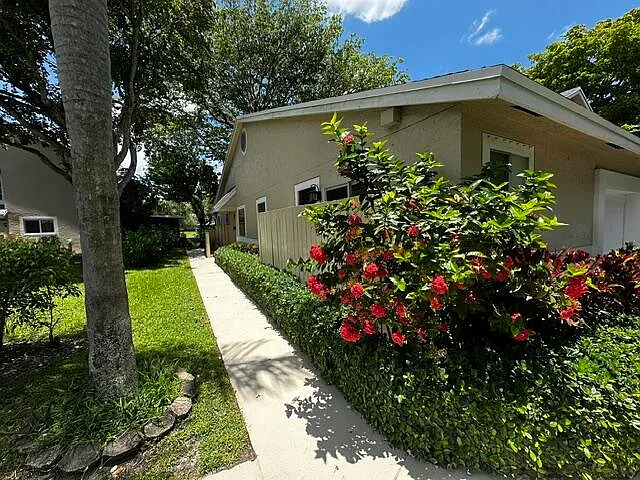 2173 Discovery Cir W — Photo 19