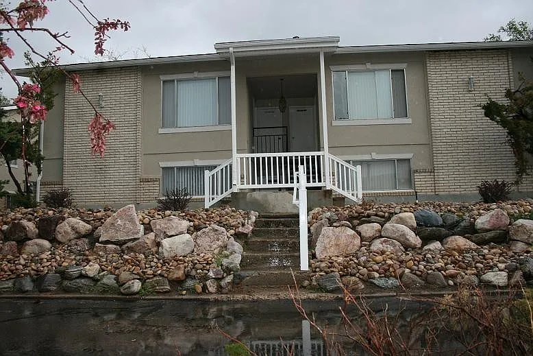 Building Photo - 710 N Eastside Dr #2