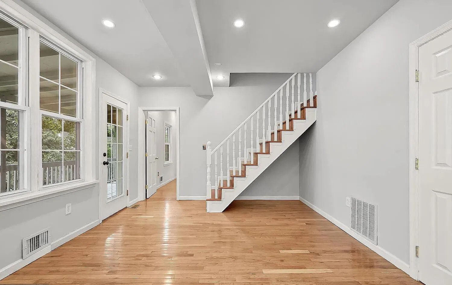 2 bed, 1000 sqft, $1,950 — Photo 1