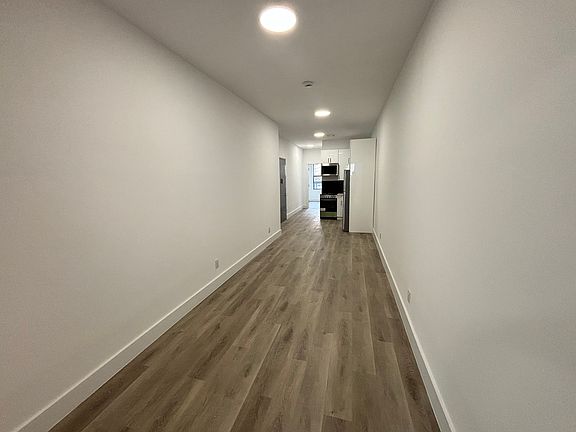 3rd image of 353 Knickerbocker Ave APT 2R