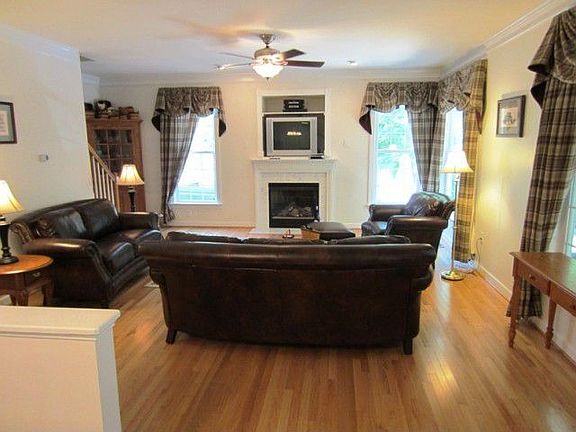 3rd image of 9018 Waldelock Pl