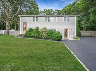 62 Fireside Ln, East Setauket, NY 11733