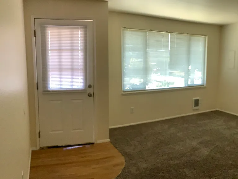 1054 Callahan Dr — Photo 5