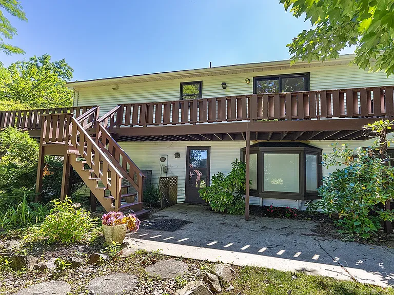 4461 Kohler Dr — Photo 3