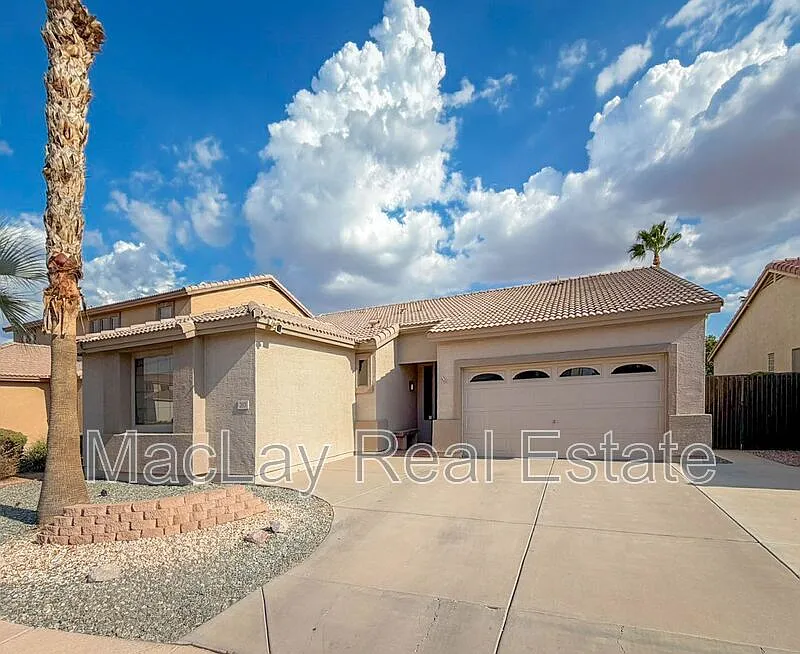 203 W Cedar Dr
