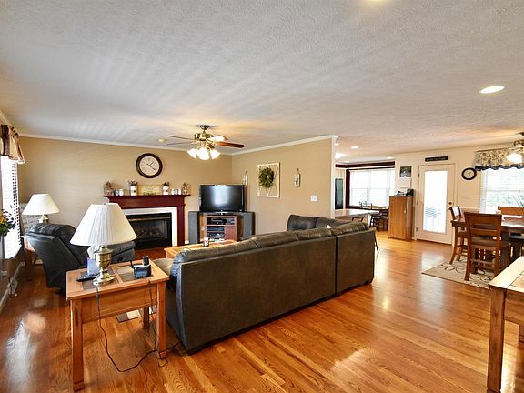 5th image of 1086 Steeple Chase Dr