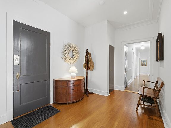 4th image of 425 Greenwood St APT 1E