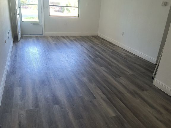 5th image of 11 Hoover St