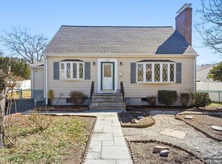 22 Longwood Ave, Woburn, MA 01801