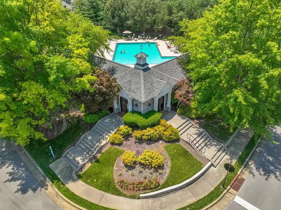 2nd image of 1304 Beech Hollow Dr