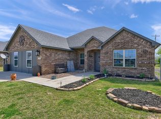 863 S McKinley Ave, Calera, OK 74730