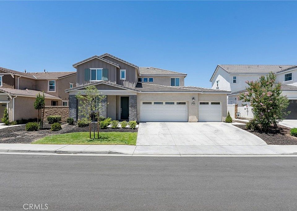 1st image of 2388 Crater Ave