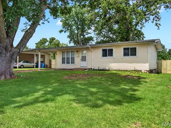 1325 Estes Dr, Florissant, MO 63031
