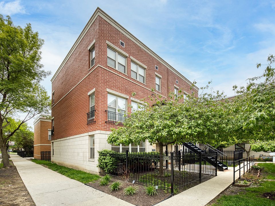 1st image of 1331 N Burling St #A