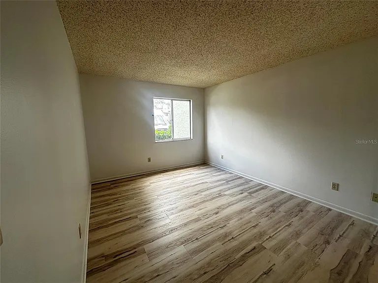 593 Fairways Cir #A — Photo 2