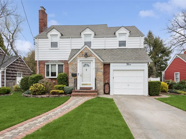 3 Alden Court, Malverne, NY 11565