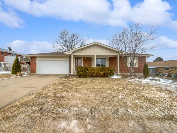 3209 Apple Dr, Saint Charles, MO 63301