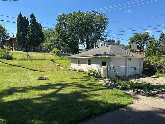 4th image of 457 18th Ave N