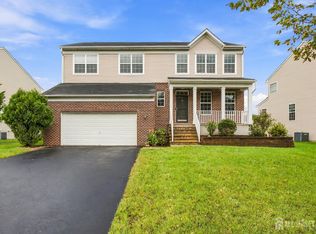 31 Saratoga Ln, Monroe Township, NJ 08831