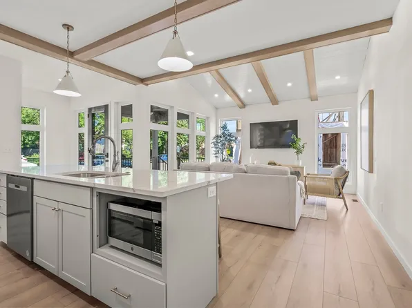 844 Clay St, Cedar Falls, IA 50613