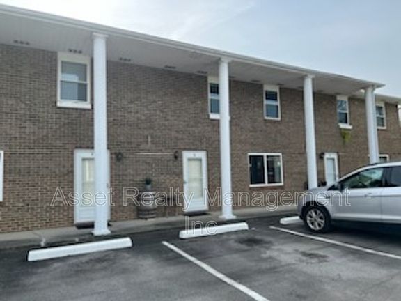 2nd image of 405 Iroquois Ln APT 3