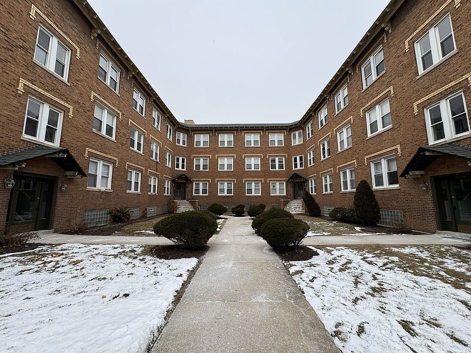 1st image of 4822 W Hutchinson St APT 9B