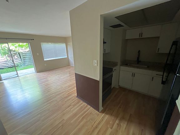 4th image of 2628 Newton Ave APT 3