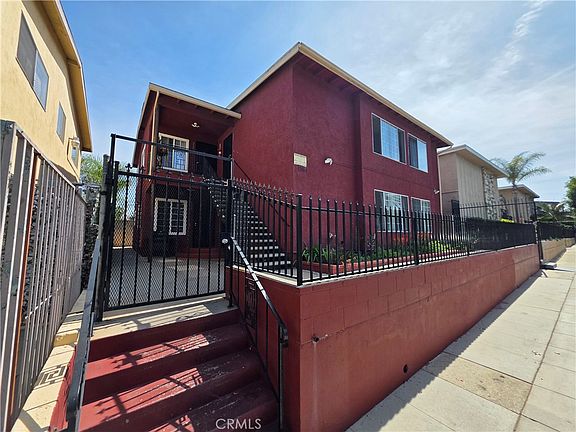 2nd image of 1564 Locust Ave