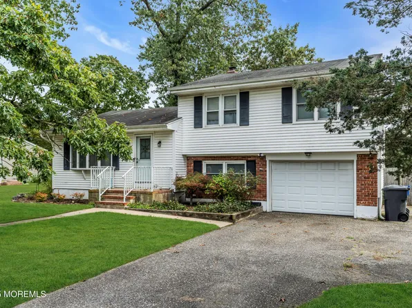 17 Ridgewood Drive, Toms River, NJ 08755