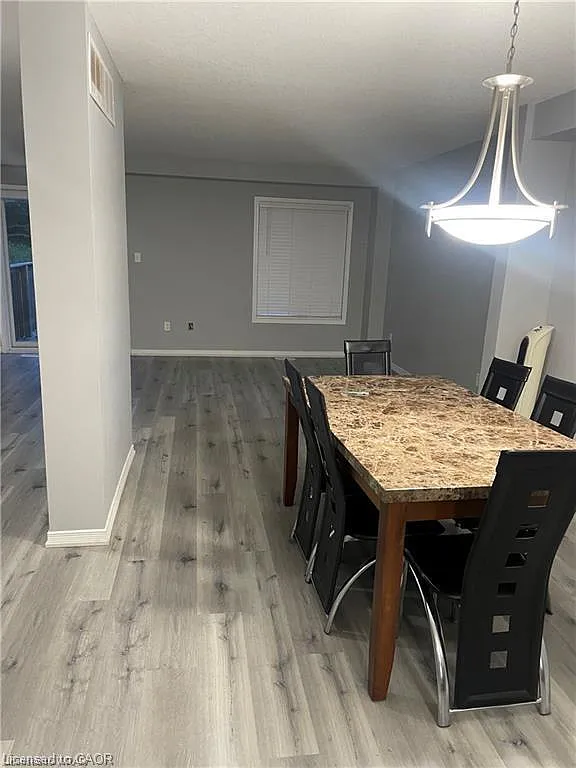 3 bed, 2.5 bath, 1400 sqft, $2,600 — Photo 4